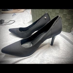Simple Vera Vera Wang Black Heels